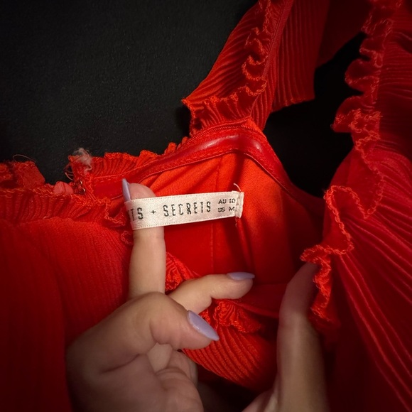 Elegant Red Ruffled Dress - Picture 5 of 5